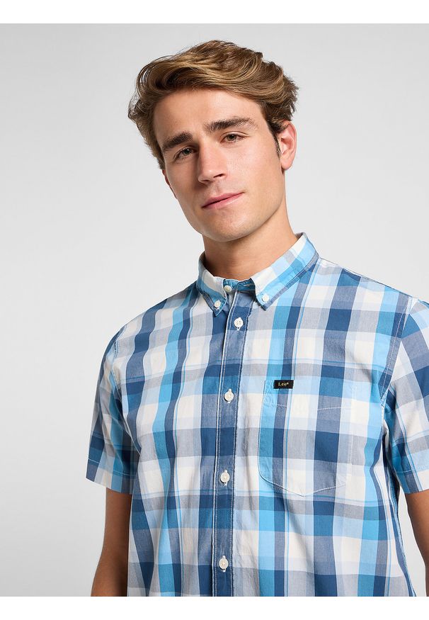 Lee - LEE MĘSKA KOSZULA LEE LEE BUTTON DOWN SS ORION 112363899. Typ kołnierza: button down