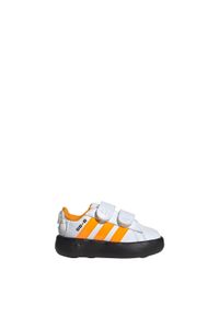 Buty Adidas Star Wars Grand Court 2.0 Infants. Kolor: biały, wielokolorowy, pomarańczowy, czarny. Wzór: motyw z bajki. Sport: tenis