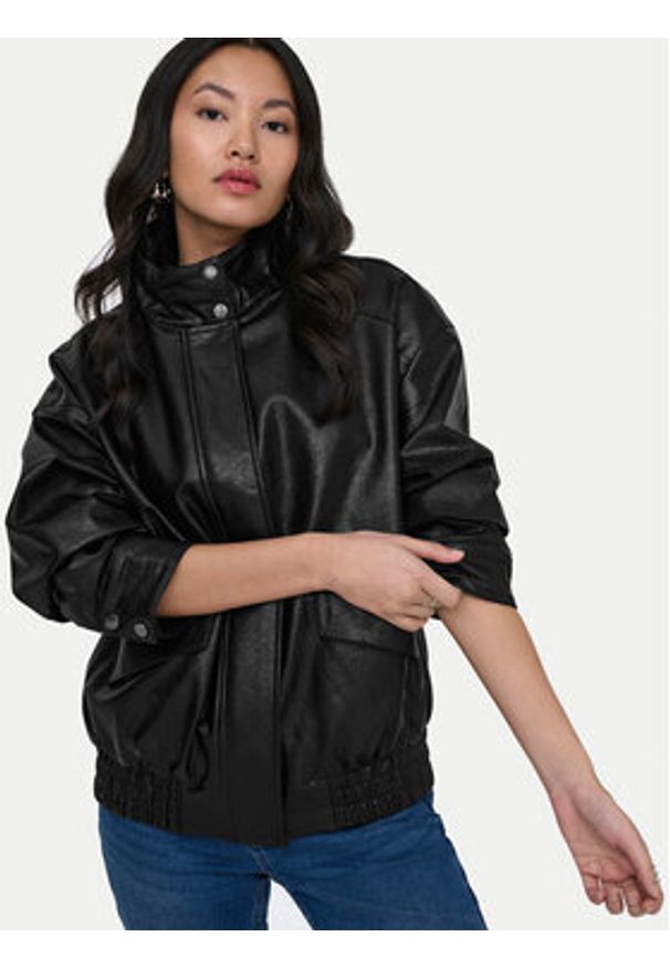 only - ONLY Kurtka z imitacji skóry Julia 15373024 Czarny Loose Fit. Kolor: czarny. Materiał: skóra