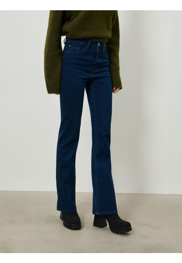 Sinsay - Jeansy flare mid waist - niebieski. Kolor: niebieski