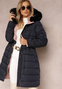 Renee - Różowa Dwustronna Kurtka ze Ściągaczem i Kapturem z Futerkiem Divya. Kolor: różowy. Materiał: futro. Styl: elegancki #5