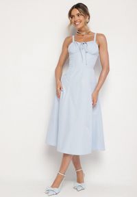 Born2be - Niebieska Rozkloszowana Gorsetowa Sukienka Vices Ozdobiona Wiązaniem Ralethea. Typ kołnierza: dekolt gorset. Kolor: niebieski. Długość rękawa: na ramiączkach. Wzór: aplikacja. Typ sukienki: gorsetowe. Styl: elegancki #1