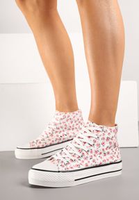 Born2be - Różowe Casualowe Trampki za Kostkę w Kwiatowy Wzór Follarita. Okazja: na co dzień. Wysokość cholewki: za kostkę. Zapięcie: sznurówki. Kolor: różowy. Materiał: jeans. Szerokość cholewki: normalna. Wzór: kwiaty. Styl: casual