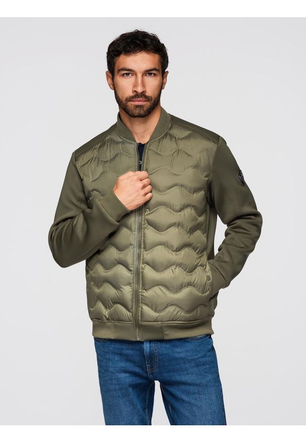 Ombre Clothing - Kurtka bomberka męska z pikowanym wzorem – ciemnooliwkowa V3 - Rozmiar: L. Typ kołnierza: kołnierzyk stójkowy. Kolor: oliwkowy. Materiał: syntetyk, materiał, poliester. Wzór: nadruk, aplikacja. Styl: sportowy, elegancki