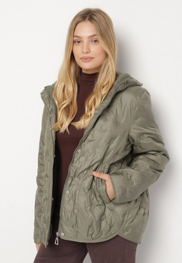 Born2be - Jasnozielona Pikowana Kurtka Przejściowa z Kapturem Arivitte. Okazja: na co dzień. Typ kołnierza: kaptur. Kolekcja: plus size. Kolor: zielony. Materiał: jeans. Styl: elegancki, casual