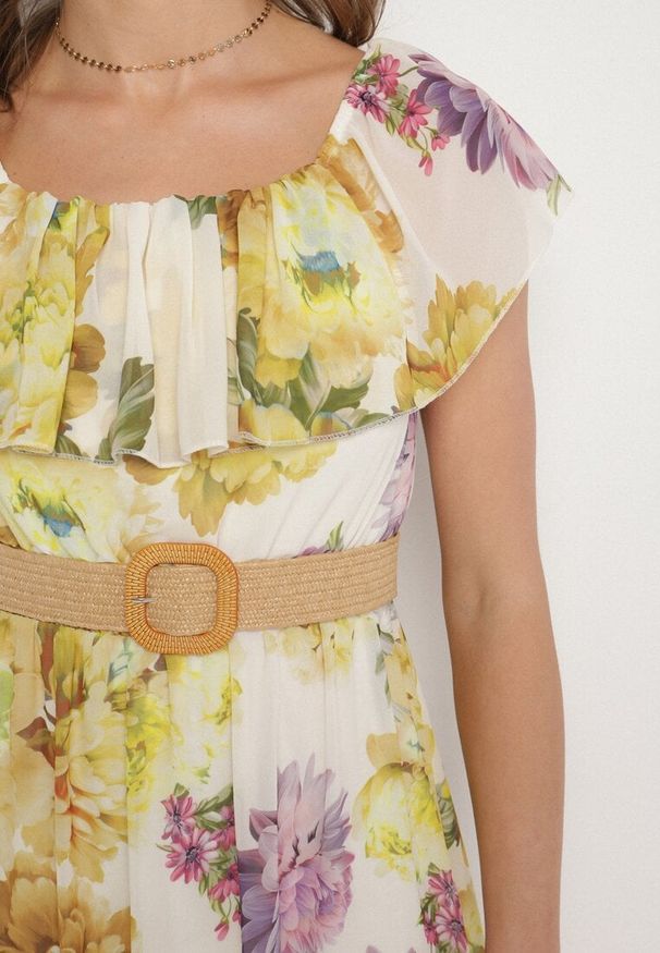 Born2be - Żółta Sukienka Typu Hiszpanka w Kwiaty z Paskiem Sademire. Okazja: na co dzień. Typ kołnierza: dekolt hiszpanka. Kolor: żółty. Wzór: kwiaty. Styl: casual