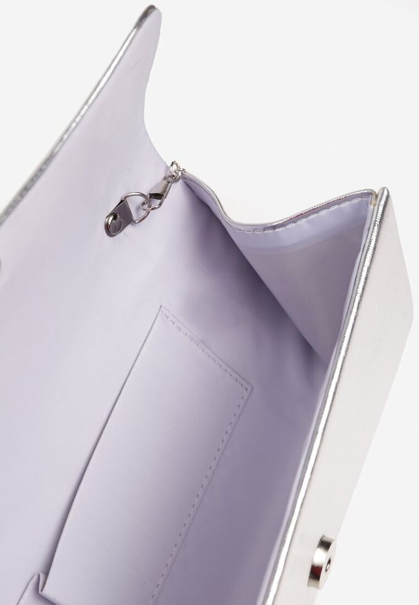 Born2be - Srebrna Torebka Typu Kopertówka z Geometryczną Klapą Fesellia. Kolor: srebrny. Wzór: geometria. Styl: elegancki. Rodzaj torebki: na ramię