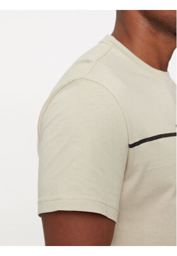 Calvin Klein T-Shirt K10K113802 Beżowy Regular Fit. Kolor: beżowy. Materiał: bawełna