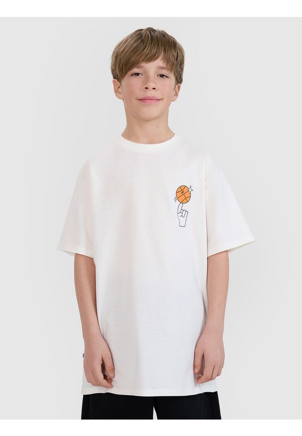 4f - 4F T-shirt oversize z nadrukiem chłopięcy - biały 158 (12-13 lat). Okazja: na co dzień. Kolor: biały. Materiał: dzianina, jersey, bawełna. Długość rękawa: krótki rękaw. Długość: krótkie. Wzór: nadruk. Sezon: lato. Styl: casual, klasyczny, sportowy