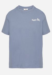 Born2be - Niebieski Bawełniany T-shirt Oversize Fillaria. Okazja: na co dzień. Kolor: niebieski. Materiał: bawełna. Wzór: aplikacja. Styl: klasyczny, casual