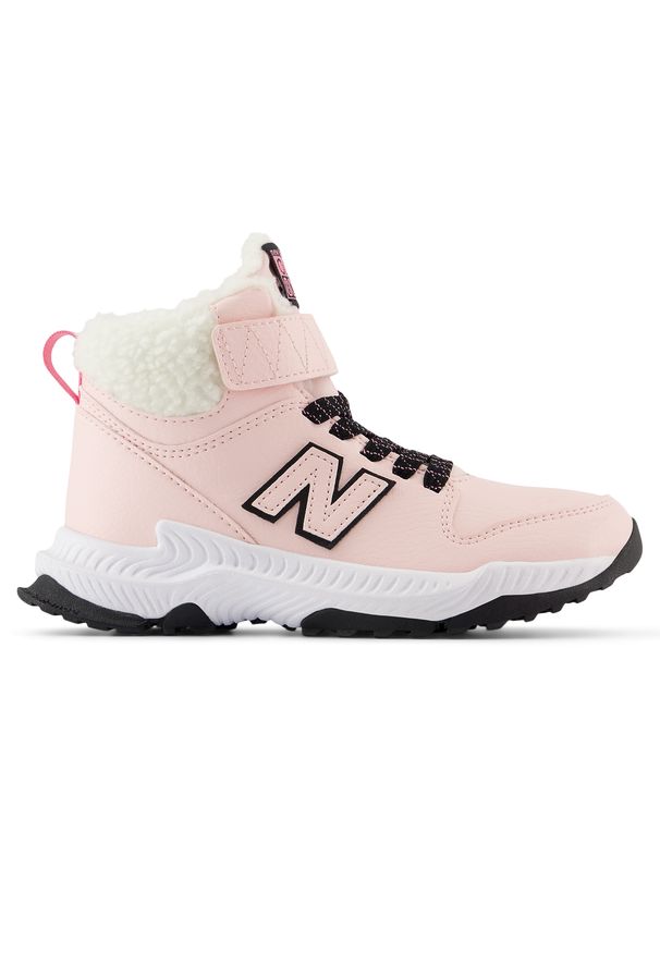 Buty dziecięce New Balance PT800TFP – różowe. Okazja: na co dzień. Wysokość cholewki: przed kolano. Kolor: różowy. Materiał: syntetyk, materiał, guma. Szerokość cholewki: normalna. Sezon: zima