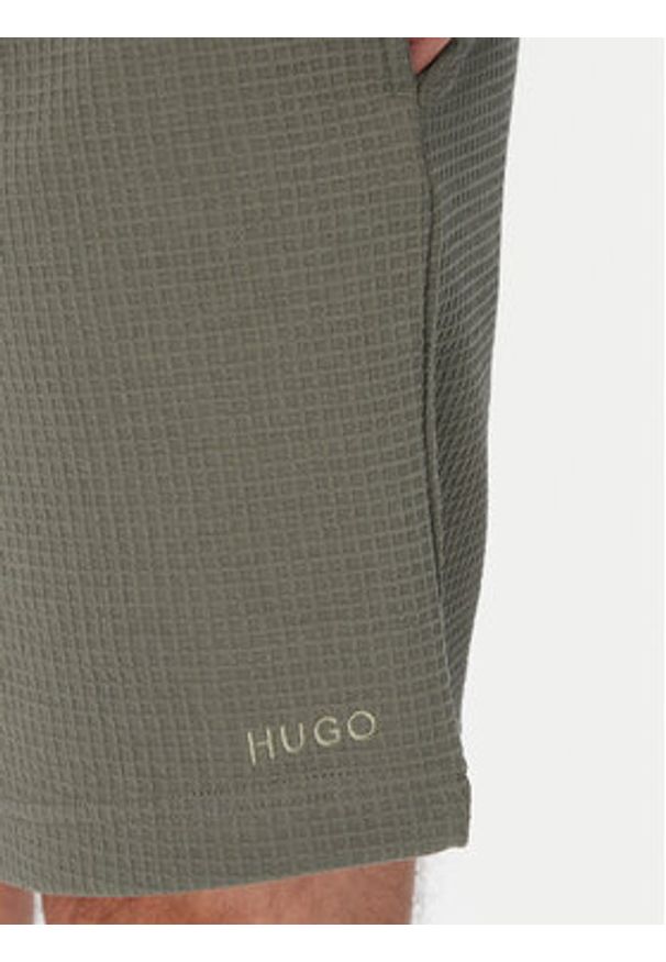 Hugo - HUGO Szorty sportowe Austin 50532023 Zielony ciemny Regular Fit. Kolor: zielony. Materiał: bawełna. Styl: sportowy