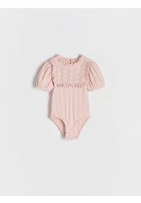 Reserved - Bawełniane body z falbaną - pastelowy róż. Kolor: różowy. Materiał: bawełna #1
