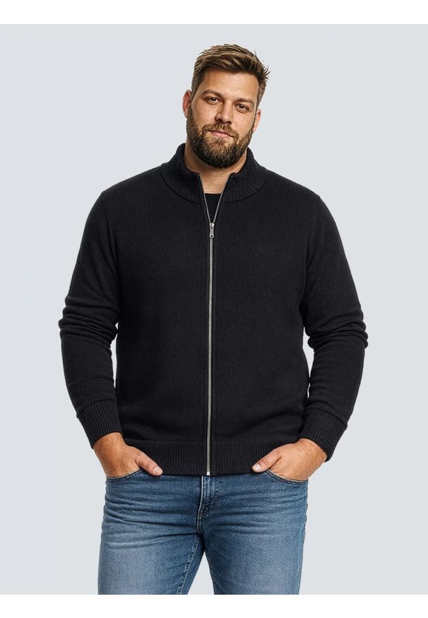 Big-Star - Sweter męski rozpinany ze stójką czarny Anton 906. Okazja: na co dzień. Typ kołnierza: kołnierzyk stójkowy. Kolor: czarny. Materiał: dzianina, bawełna. Wzór: haft, ze splotem. Styl: elegancki, casual, klasyczny, sportowy