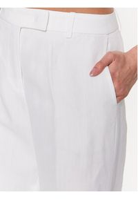 Fabiana Filippi Spodnie materiałowe PAD273W410 Biały Regular Fit. Kolor: biały. Materiał: len, wiskoza