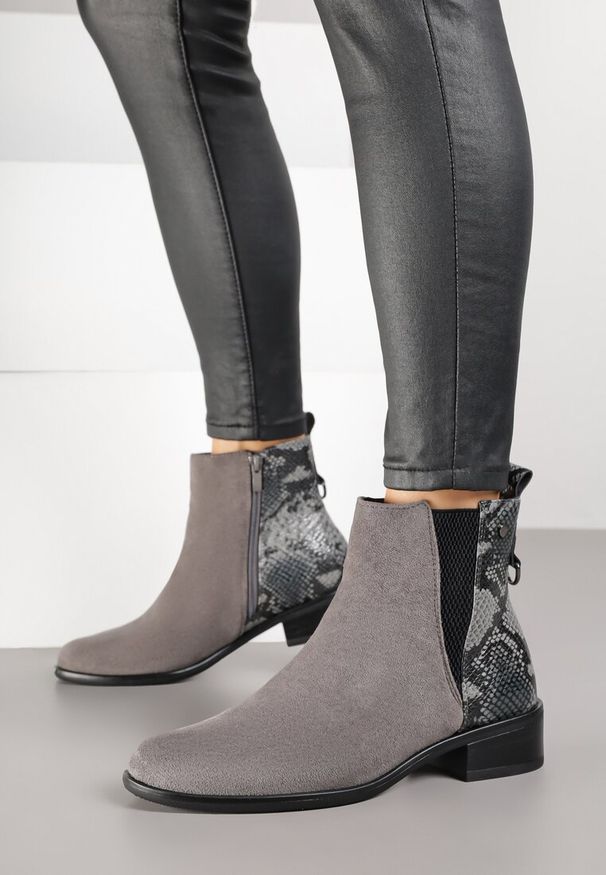 Renee - Szare Botki w Stylu Sztybletów z Metaliczną Aplikacją Verinette. Okazja: na co dzień. Zapięcie: zamek. Kolor: szary. Materiał: jeans. Wzór: aplikacja. Obcas: na słupku. Styl: elegancki, wizytowy, casual