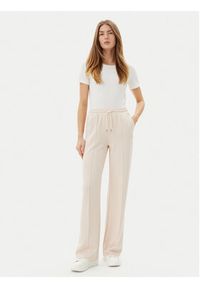 Guess Spodnie dresowe V5RB19 KCOB2 Beżowy Regular Fit. Kolor: beżowy. Materiał: syntetyk #10