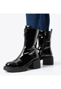 Wittchen - Botki skórzane z suwakiem z przodu. Kolor: wielokolorowy, czarny, szary. Materiał: skóra, lakier. Sezon: jesień, zima. Obcas: na obcasie. Styl: elegancki. Wysokość obcasa: średni #8
