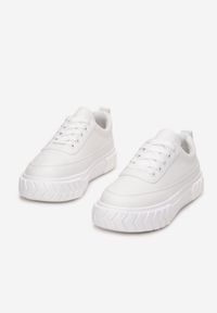Born2be - Białe Sneakersy Pyrhanthe. Zapięcie: sznurówki. Kolor: biały. Szerokość cholewki: normalna. Wzór: kolorowy, aplikacja. Obcas: na płaskiej podeszwie #6