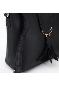 Wittchen - Damska listonoszka z ekoskóry z chwostem. Kolor: czarny. Wzór: haft. Dodatki: z haftem, z frędzlami. Materiał: skórzane. Styl: elegancki #5