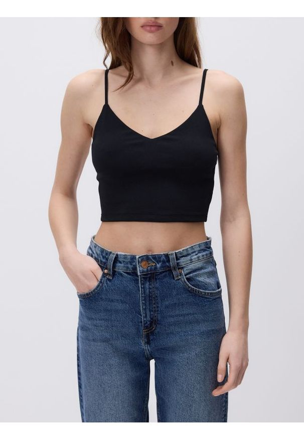 Reserved - Krótki top - czarny. Kolor: czarny. Materiał: bawełna, włókno. Długość: krótkie