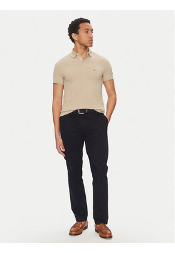 TOMMY HILFIGER - Tommy Hilfiger Polo 1985 MW0MW17771 Beżowy Slim Fit. Typ kołnierza: polo. Kolor: beżowy. Materiał: bawełna