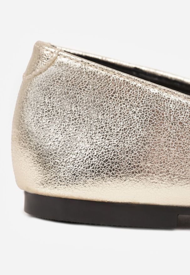 Born2be - Złote Płaskie Balerinki w Stylu Mary Jane Ozdobione Paskiem Kikizelle. Okazja: na co dzień, na spotkanie biznesowe. Zapięcie: pasek. Kolor: złoty. Materiał: bawełna. Wzór: aplikacja. Styl: klasyczny, retro, casual, biznesowy, elegancki