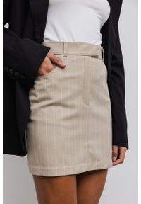 Marsala - Spódnica w paski w kolorze BEIGE TONE- RADIANCE MINI-XS. Okazja: na co dzień. Materiał: tkanina, poliester. Wzór: paski. Styl: elegancki, casual