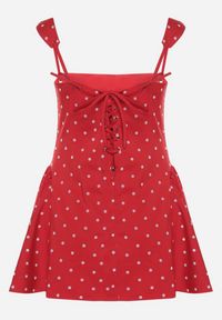 Born2be - Czerwona Sukienka Vices w Grochy o Rozkloszowanym Kroju z Wiązaniem na Ramiączkach Saririse. Okazja: na wesele, na ślub cywilny. Typ kołnierza: dekolt gorset, dekolt kwadratowy. Kolor: czerwony. Długość rękawa: na ramiączkach. Wzór: grochy. Typ sukienki: gorsetowe #7