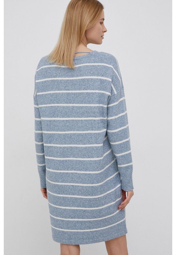 Vero Moda Sukienka mini oversize. Kolor: niebieski. Materiał: dzianina, poliester. Długość rękawa: długi rękaw. Typ sukienki: oversize. Długość: mini