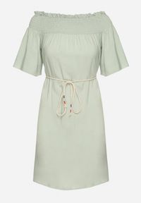 Born2be - Zielona Sukienka z Wiskozą Bawełną Hiszpańskim Dekoltem i Sznurkiem Lilarenne. Okazja: na co dzień. Kolor: zielony. Materiał: wiskoza, bawełna. Sezon: lato. Styl: elegancki, casual #3