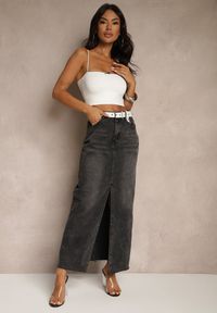 Renee - Czarna Spódnica Jeansowa o Ołówkowym Kroju Zdobiona Rozcięciem Lisovira. Stan: podwyższony. Kolor: czarny. Materiał: jeans. Wzór: aplikacja. Styl: elegancki