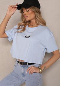 Renee - Niebieski T-shirt z Bawełny o Kroju Crop Top Zdobiony Naszywką Adivrea. Okazja: na co dzień. Kolor: niebieski. Materiał: bawełna. Wzór: aplikacja. Styl: casual #3