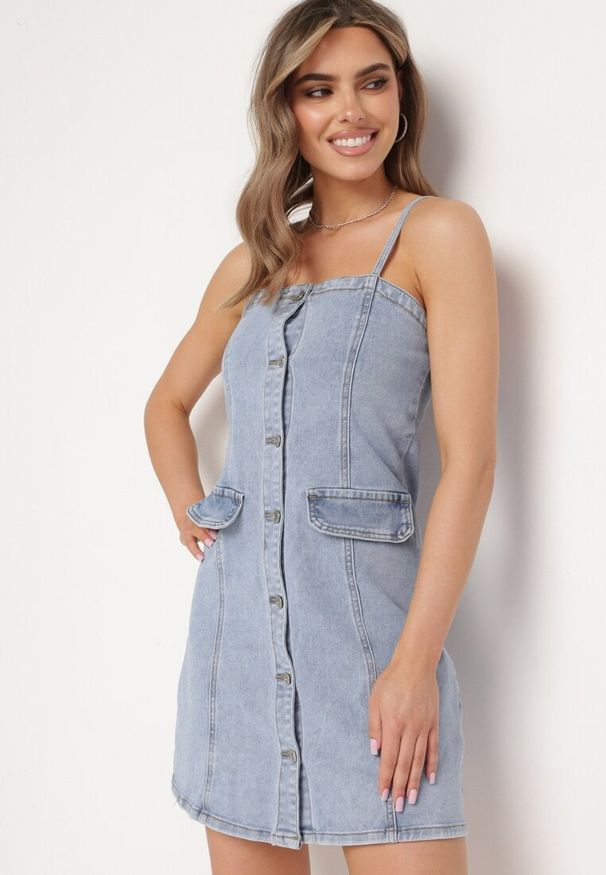 Born2be - Niebieska Sukienka na Ramiączkach Zapinana na Guziki z Imitacją Kieszeni Liaqara. Okazja: na co dzień. Typ kołnierza: dekolt w kształcie V. Kolor: niebieski. Długość rękawa: na ramiączkach. Styl: casual