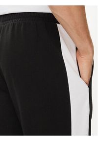 Fila Spodnie dresowe FAM0612 Czarny Regular Fit. Kolor: czarny. Materiał: bawełna