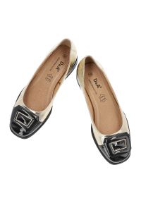 Złote Baleriny S.Barskie Wsuwane Modne Obuwie Damskie. Okazja: na spotkanie biznesowe. Zapięcie: bez zapięcia. Kolor: złoty. Materiał: lakier. Szerokość cholewki: normalna. Obcas: na obcasie. Styl: biznesowy, elegancki. Wysokość obcasa: średni #5