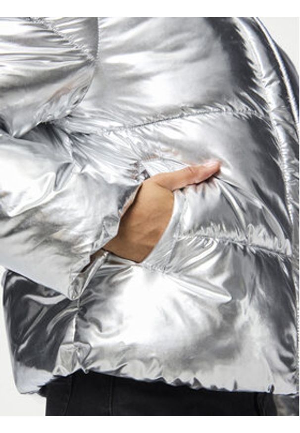 Pieces Kurtka zimowa Namie 17151539 Srebrny Regular Fit. Kolor: srebrny. Materiał: syntetyk. Sezon: zima