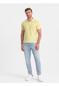 Ombre Clothing - Jednokolorowa koszulka polo męska BASIC z dzianiny pique - żółta V15. Okazja: na co dzień. Typ kołnierza: polo. Kolor: żółty. Materiał: dzianina. Wzór: haft, aplikacja, jednolity. Styl: sportowy, wizytowy, casual #5