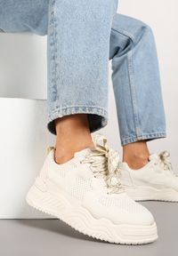 Renee - Beżowe Sneakersy z Tłoczoną Platformą Xilanne. Okazja: na co dzień. Kolor: beżowy. Materiał: jeans. Obcas: na platformie