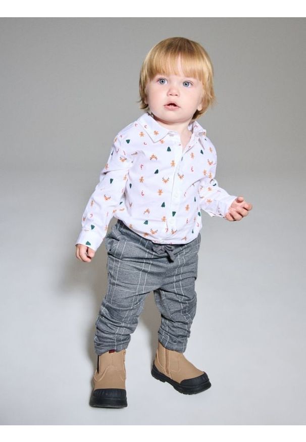 Sinsay - Koszula z motywem świątecznym - biały. Kolor: biały. Styl: wizytowy