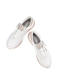 Białe Sneakersy Rieker Modne Obuwie Damskie. Okazja: na spacer. Kolor: biały. Materiał: skóra. Sport: turystyka piesza