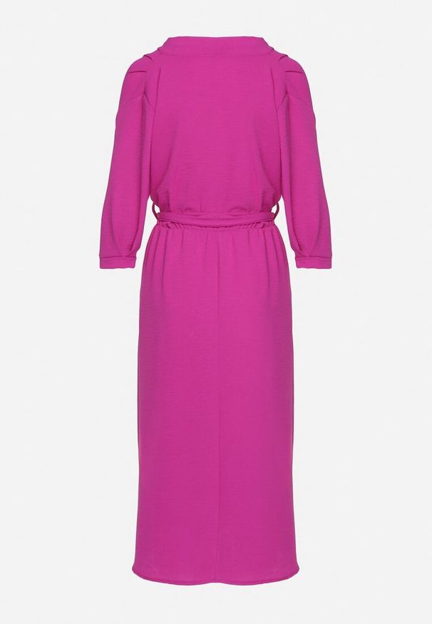 Born2be - Fuksjowa Sukienka Rheniolea. Typ kołnierza: dekolt kopertowy. Kolor: różowy. Typ sukienki: kopertowe. Styl: elegancki. Długość: midi