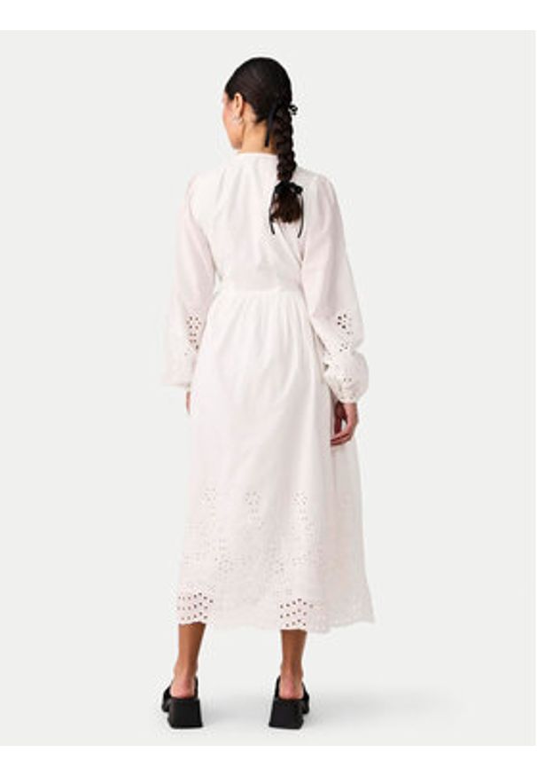 YAS Sukienka codzienna Luma 26032685 Biały Regular Fit. Okazja: na co dzień. Kolor: biały. Materiał: bawełna. Typ sukienki: proste. Styl: casual