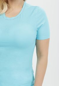 Born2be - Jasnoniebieski T-shirt Amathephine. Okazja: na co dzień. Kolor: niebieski. Materiał: bawełna. Długość rękawa: krótki rękaw. Długość: krótkie. Wzór: aplikacja, gładki. Styl: sportowy, glamour, klasyczny, casual #5