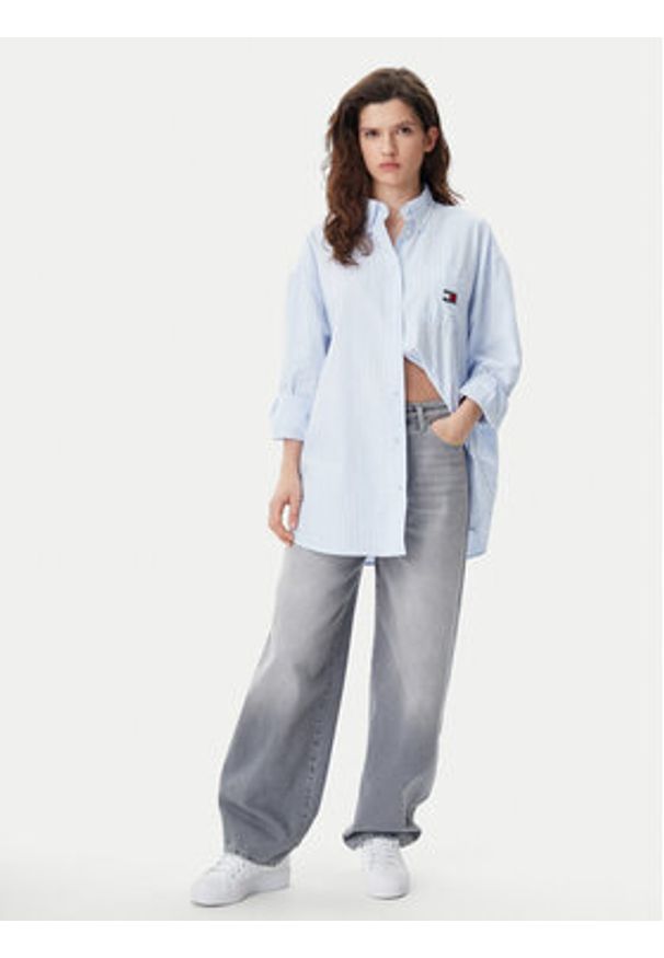 Tommy Jeans Koszula Badge DW0DW20289 Błękitny Oversize. Kolor: niebieski. Materiał: bawełna