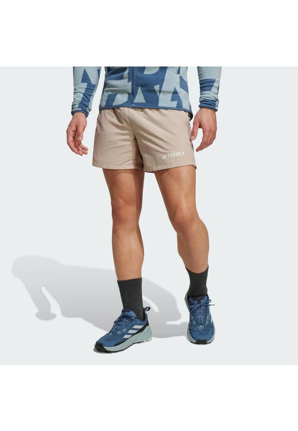 Adidas - Szorty Terrex Multi. Kolor: beżowy. Materiał: materiał. Sport: turystyka piesza