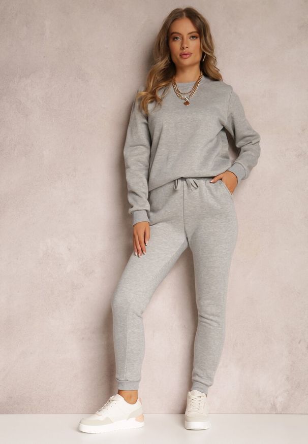 Renee - Szara Bluza Hullu. Kolor: szary. Materiał: jeans, materiał, polar. Długość rękawa: długi rękaw. Długość: długie. Wzór: jednolity, prążki. Sezon: jesień, zima. Styl: klasyczny