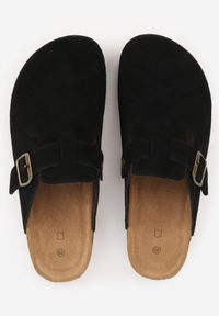 Renee - Czarne Klapki Typu Chodaki z Zamszu Naturalnego z Klamrą Meridnore. Kolor: czarny. Materiał: zamsz. Sezon: lato. Styl: elegancki #9