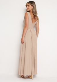 Born2be - Beżowa Koktajlowa Sukienka na Ramiączkach z Trójkątnym Dekoltem i Rozcięciem z Boku Nestarli. Okazja: na wesele, na ślub cywilny, na imprezę. Typ kołnierza: dekolt w kształcie V. Kolor: beżowy. Materiał: materiał. Długość rękawa: na ramiączkach. Sezon: lato. Styl: wizytowy #6