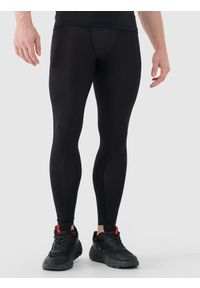 4f - 4F Legginsy treningowe męskie - czarne S. Kolor: czarny. Materiał: dzianina, włókno, materiał, poliester. Wzór: gładki, ze splotem. Sport: fitness